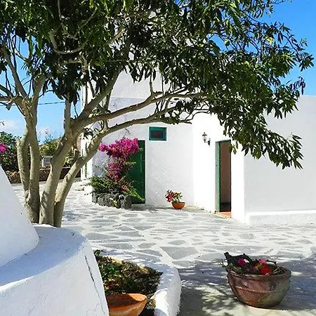 3 Bedrooms House With Terrace And Wifi At Las Casitas 5 Km Away From The Beach בית נופש *
